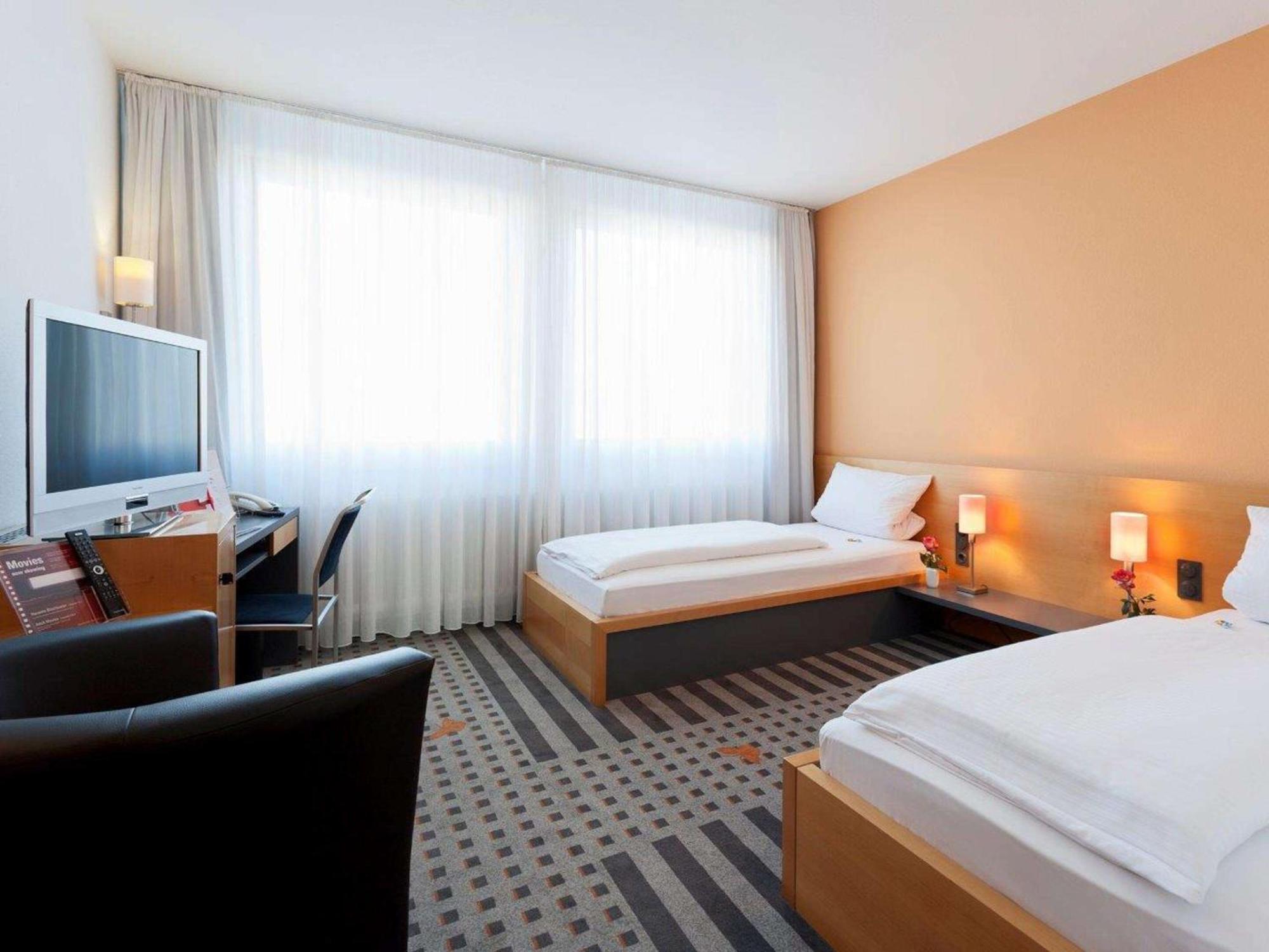 Best Western Hotel Am Europaplatz Königsbrunn Екстериор снимка